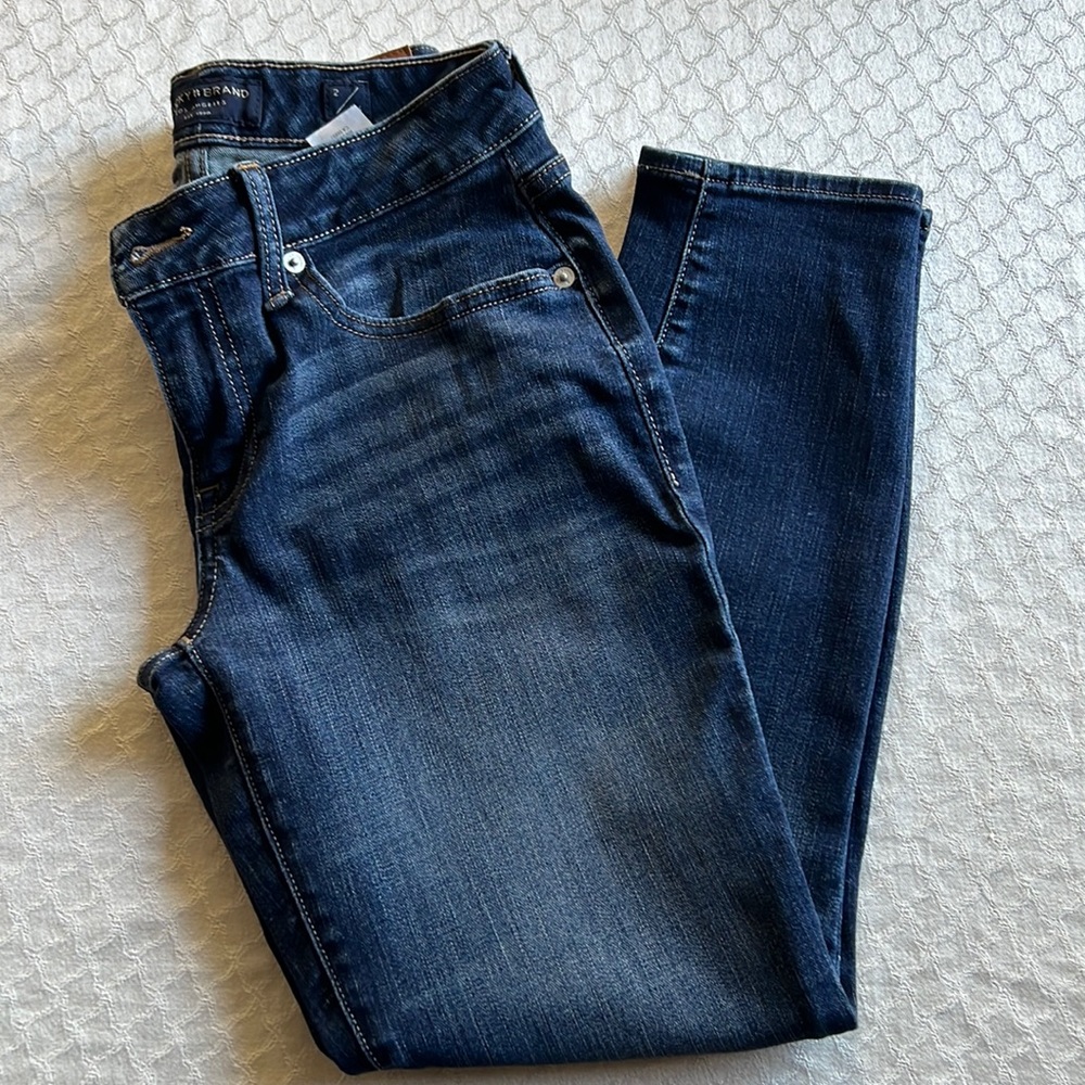Like new Lucky Brand jeans size 26/2 low rise crop